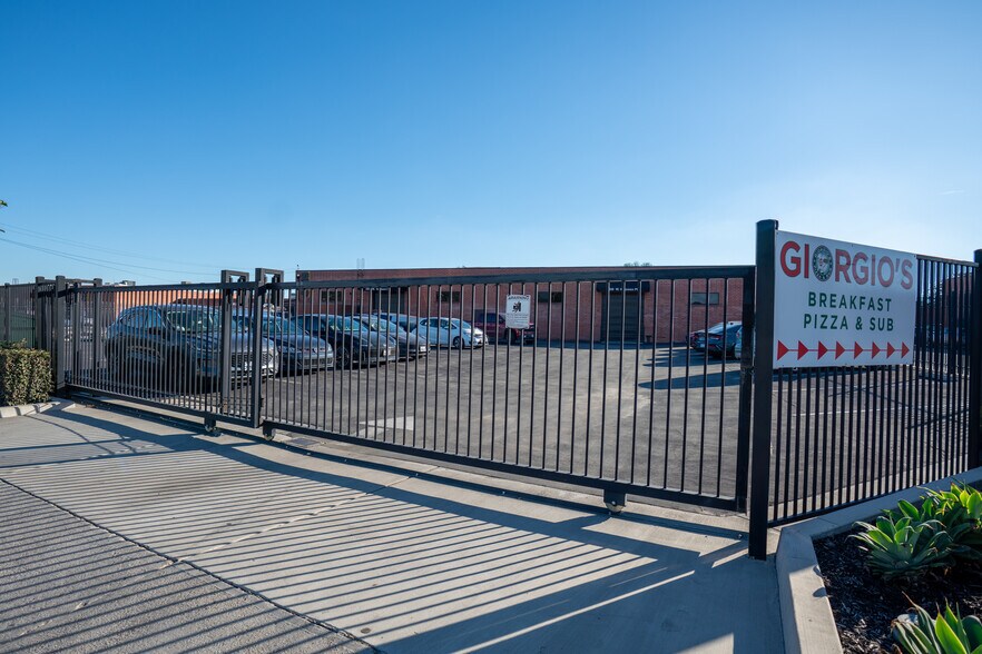 More Photos Of 4209 Vanowen Pl, Burbank Warehouse For Lease