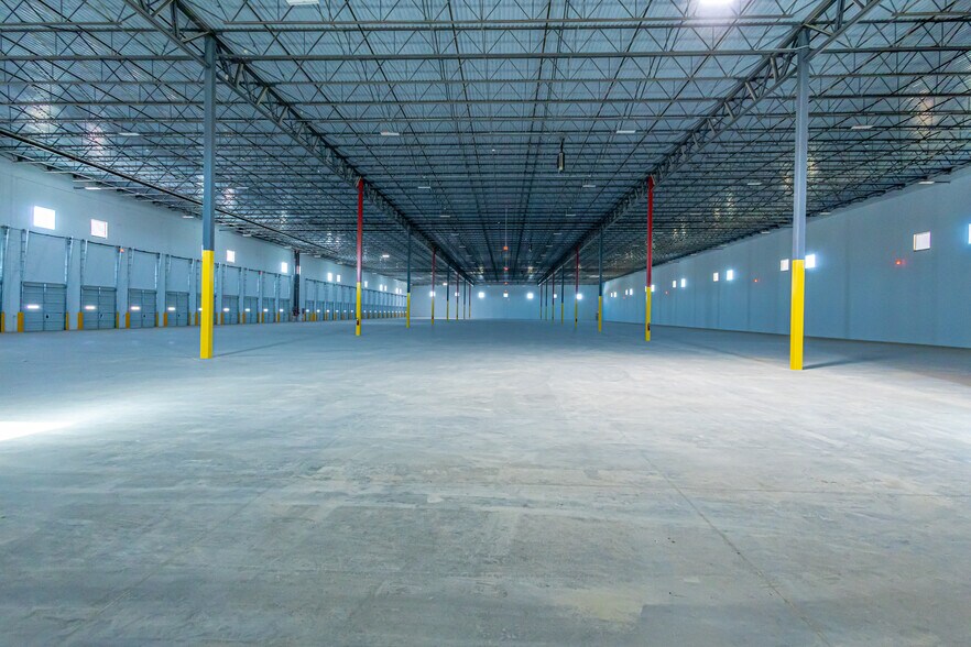 More Photos Of 101 Man United St, Laredo Warehouse For Lease
