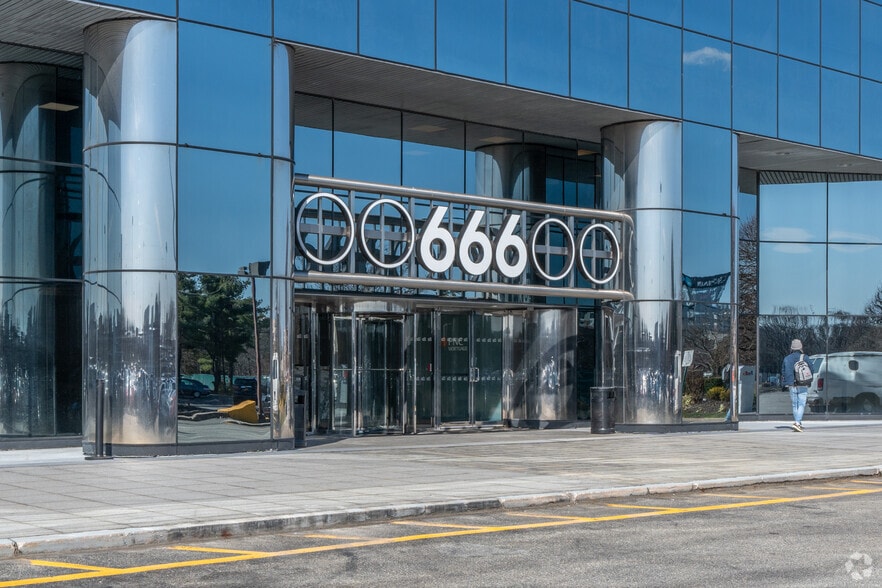 More Photos Of 666 Old Country Rd, Garden City Coworking Space