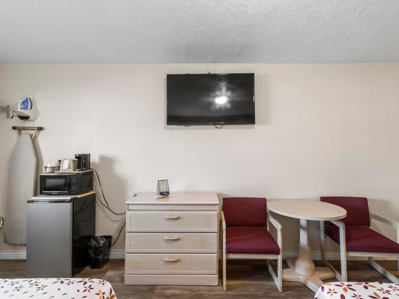 More Photos Of 1349 Idaho St, Elko Hotel For Sale