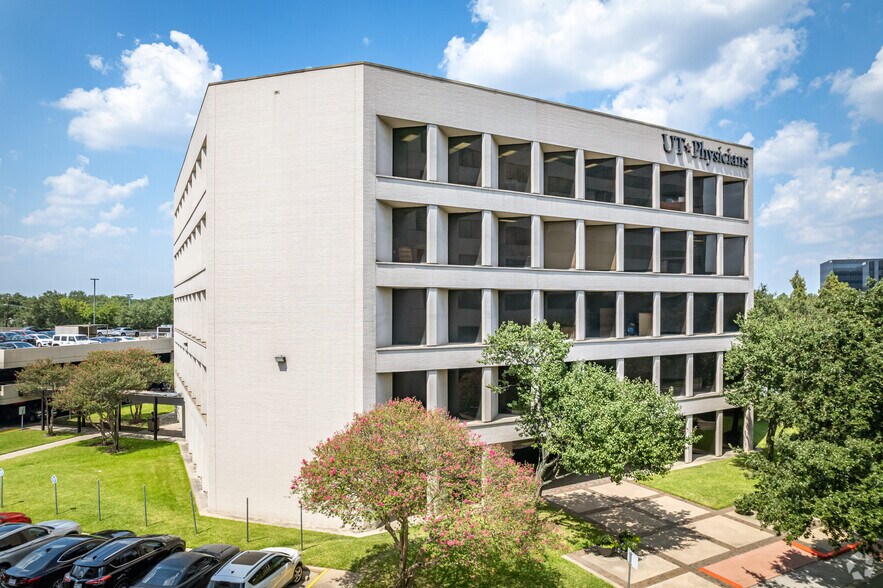 More Photos Of 4710 Bellaire Blvd, Bellaire Unknown For Lease