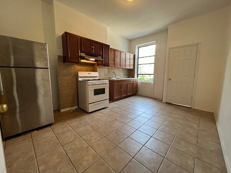 More Photos Of 349 Grove St, Brooklyn Apartments For Sale