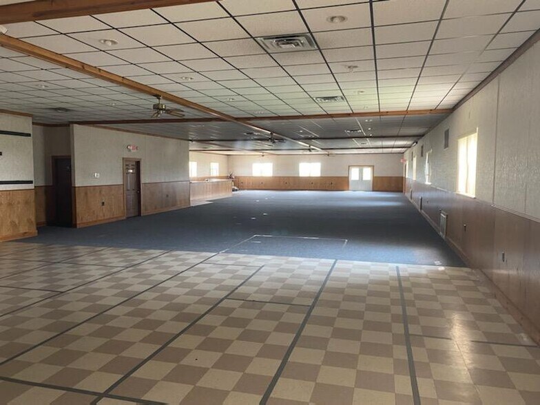 More Photos Of 14877 Hwy 20, East Dubuque Restaurant For Sale