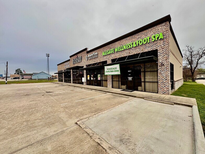 More Photos Of 1395 Northpark Dr, Kingwood Freestanding For Lease