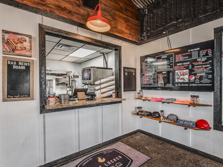 More Photos Of 106 NW 4th St, Lindsay Specialty For Sale