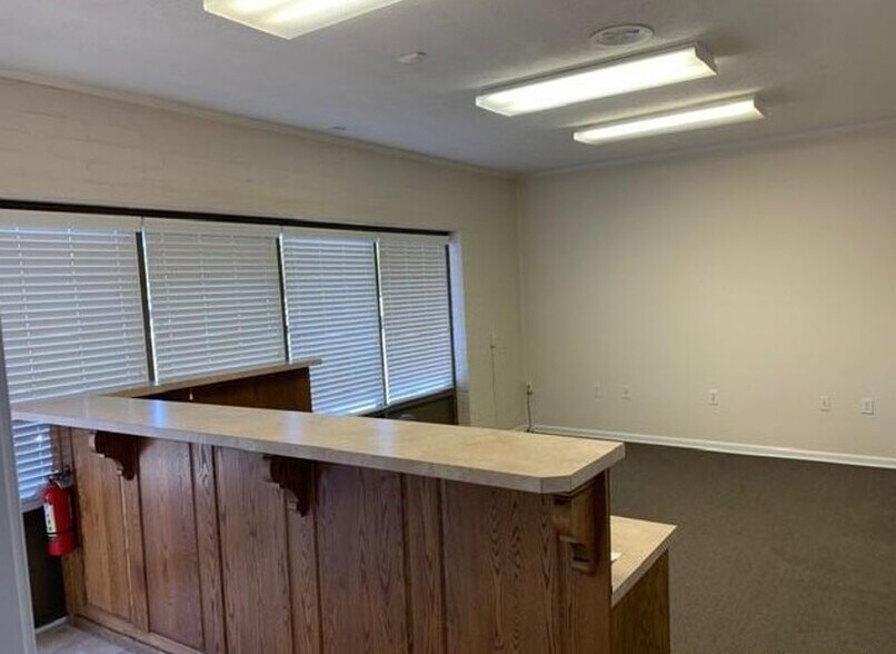 More Photos Of 2978 Gillespie St, Fayetteville Flex For Lease
