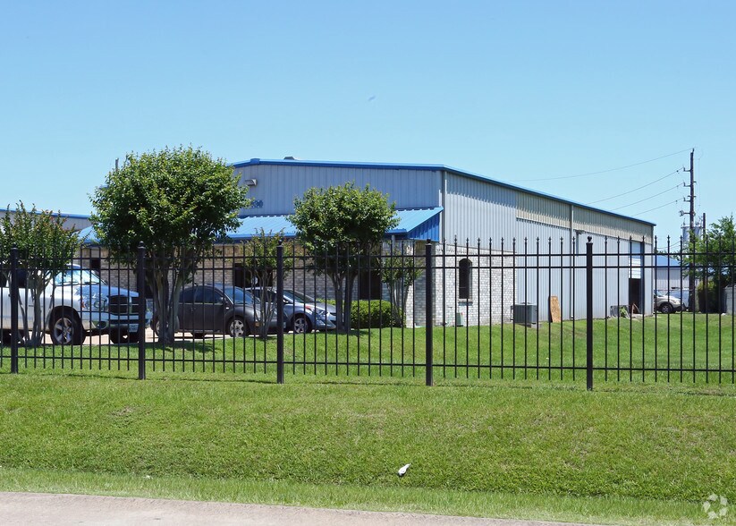 More Photos Of 11430 Brittmoore Park Dr, Houston Industrial For Lease