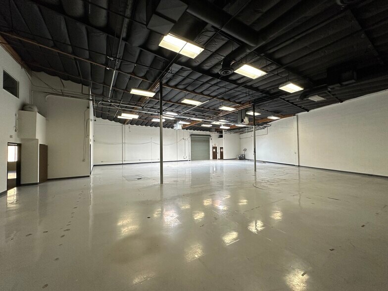 More Photos Of 2070 Floyd St, Burbank Light Manufacturing For Lease
