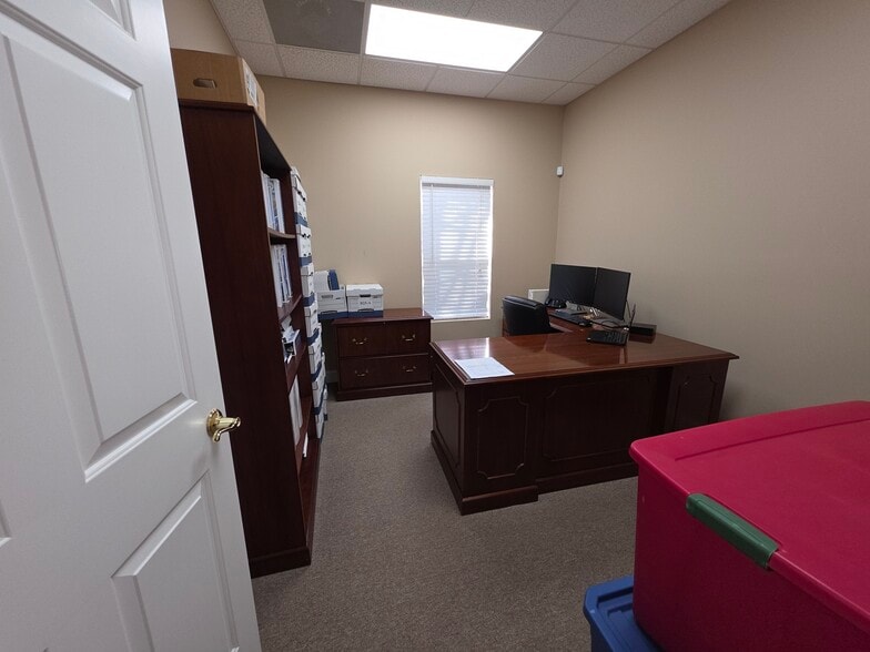 More Photos Of 23 Plantation Park Dr, Bluffton Office For Lease
