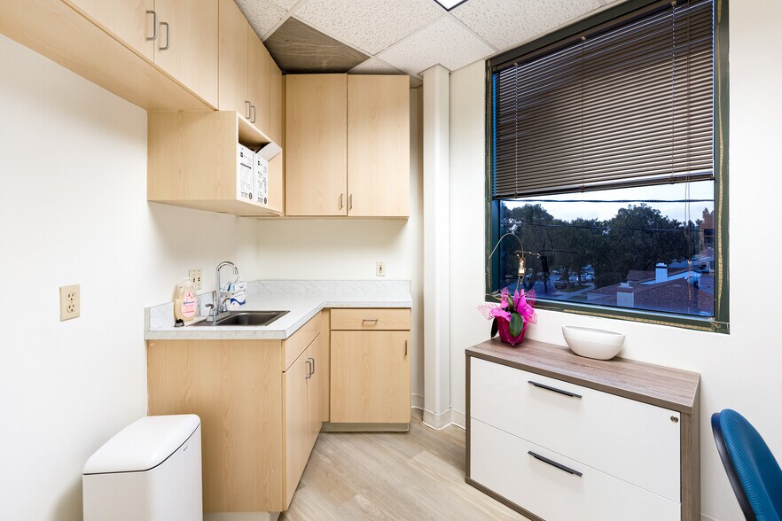 More Photos Of 2031 W Alameda Ave, Burbank Medical For Lease