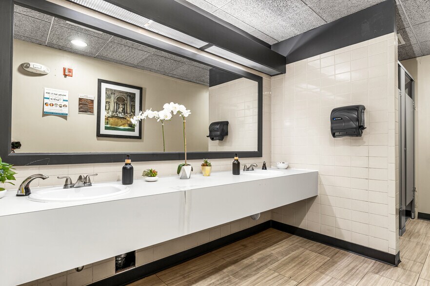 More Photos Of 2099 Post Rd, Warwick Restaurant For Sale