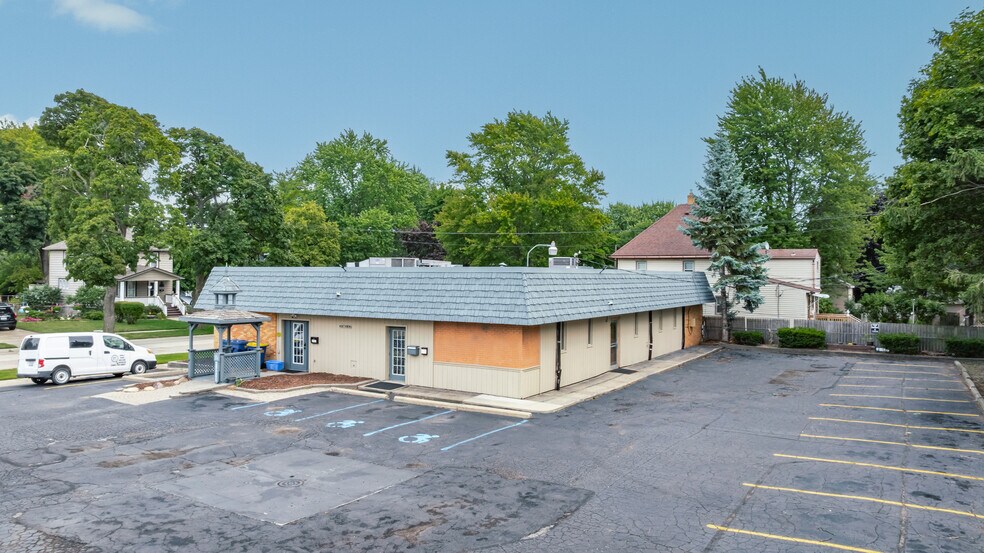 More Photos Of 230 North Ave, Mount Clemens Office For Sale
