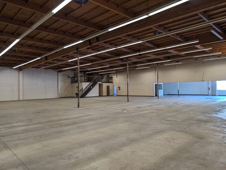 More Photos Of 1350 E Thompson Blvd, Ventura General Retail For Lease
