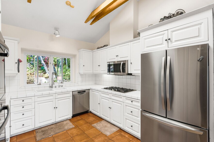 More Photos Of 543 1/2 Arroyo Ave, Santa Barbara Apartments For Sale