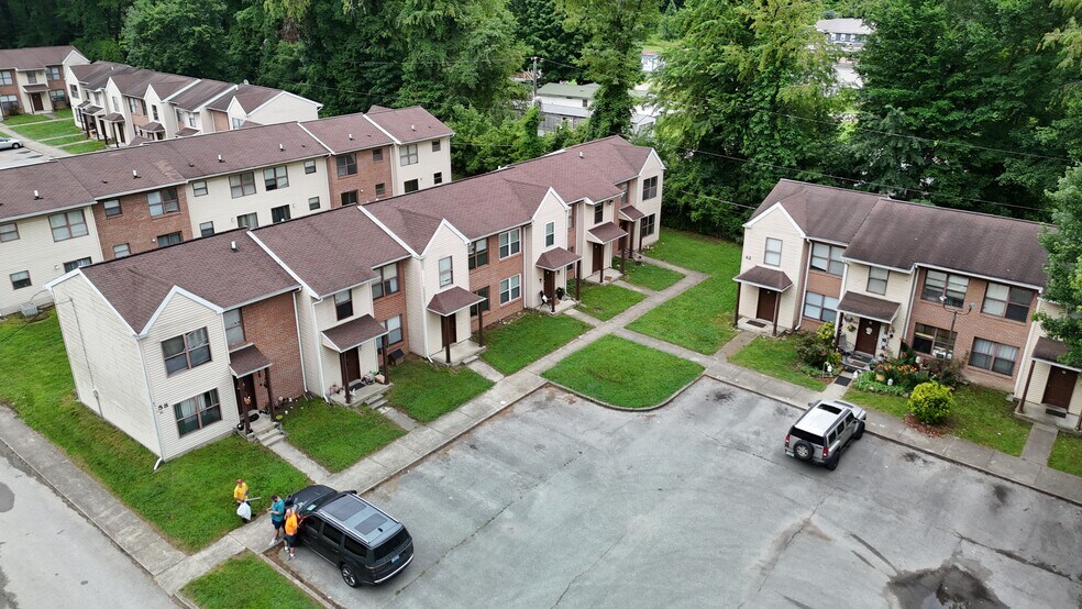 More Photos Of 77 Quail Holw, Inez Apartments For Sale