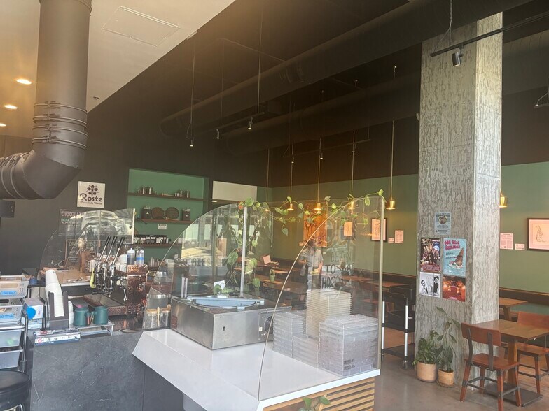 More Photos Of 1470 NW Glisan St, Portland Apartments For Lease