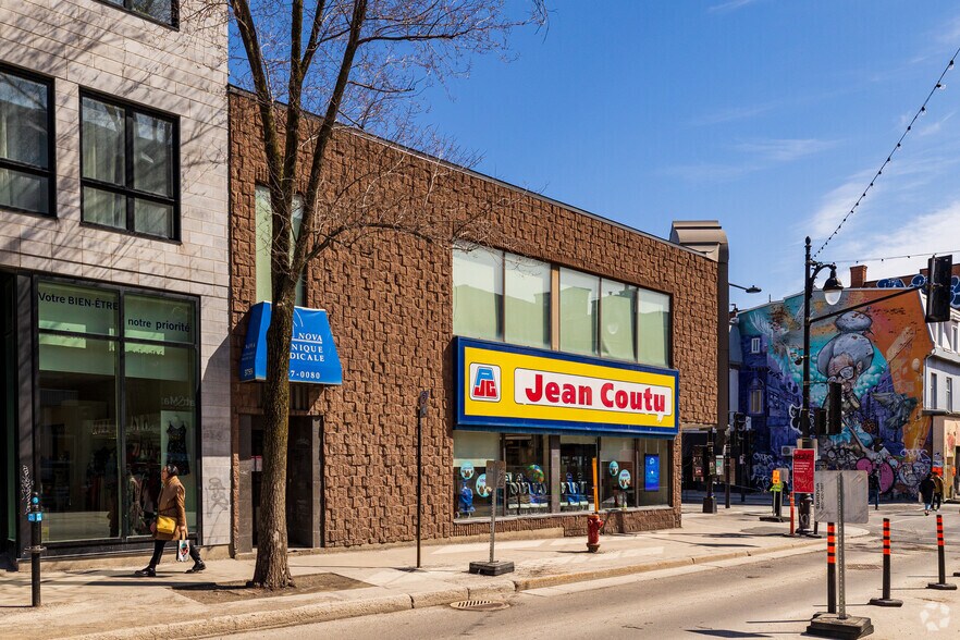 More Photos Of 3745-3755 Boul Saint-Laurent, Montréal Drugstore For Lease