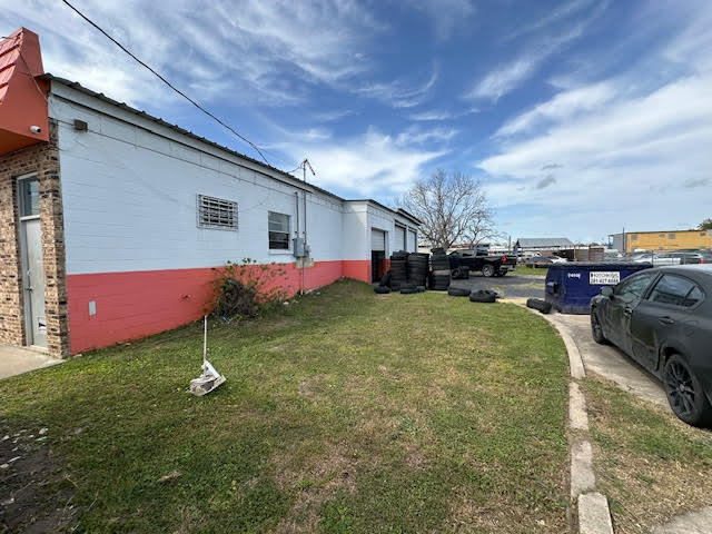 More Photos Of 1000 N Alexander Dr, Baytown Freestanding For Sale