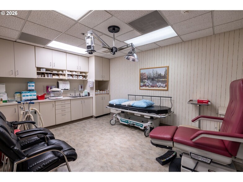 More Photos Of , Coos Bay Office For Sale