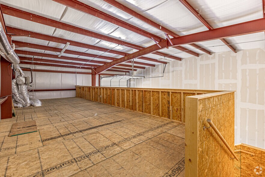 More Photos Of 207 King Rd, Frisco Warehouse For Lease