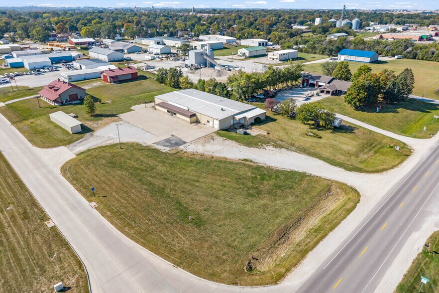 More Photos Of 1106 N 10th St, Winterset Flex For Sale