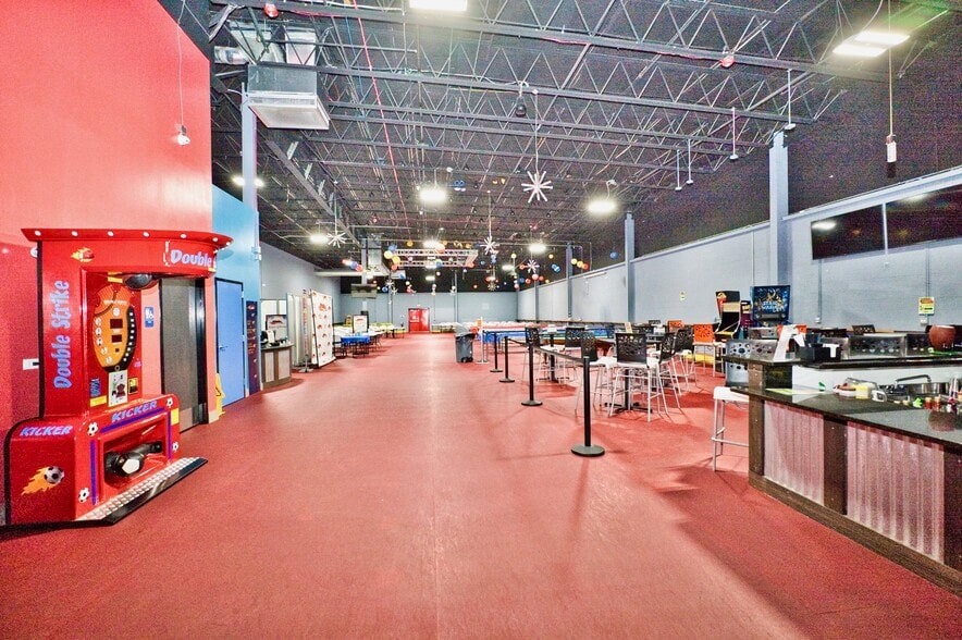 More Photos Of 7777-7847 N Caldwell Ave, Niles Manufacturing For Sale