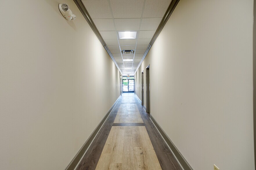 More Photos Of 144 Southeast Pky, Franklin Office For Lease