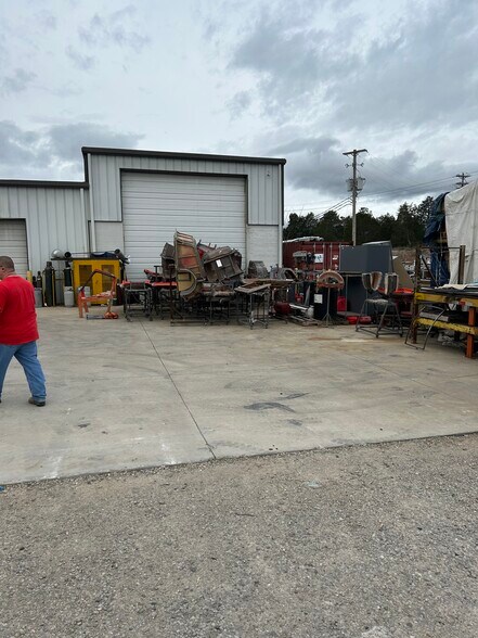 More Photos Of 180 Mount Paran Rd, Jacksboro Distribution For Lease