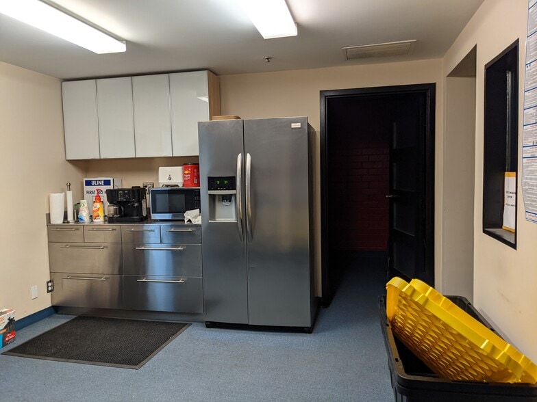 More Photos Of 435-437 N Varney St, Burbank Warehouse For Lease