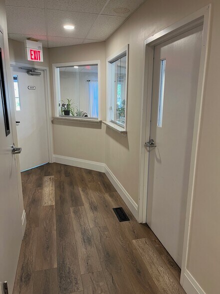 More Photos Of 183 Heritage Dr, Crystal Lake Medical For Sale