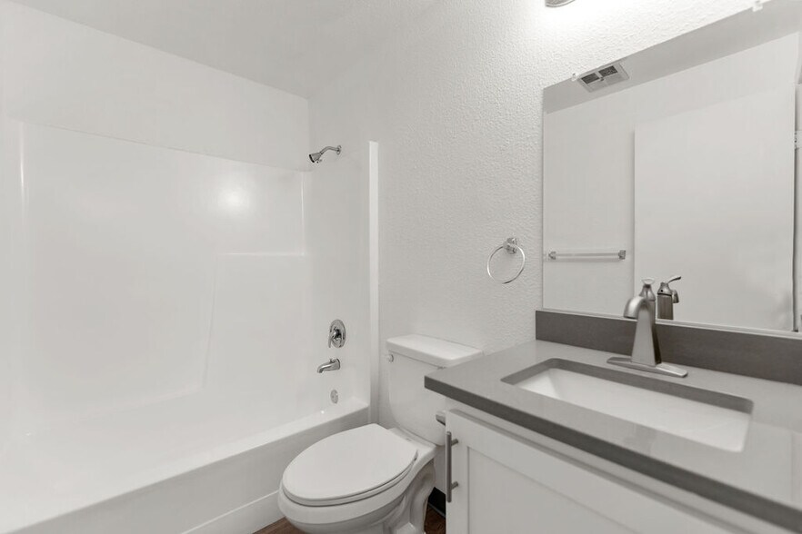 More Photos Of 14623 NE Coast Pine Ct, Vancouver Apartments For Sale