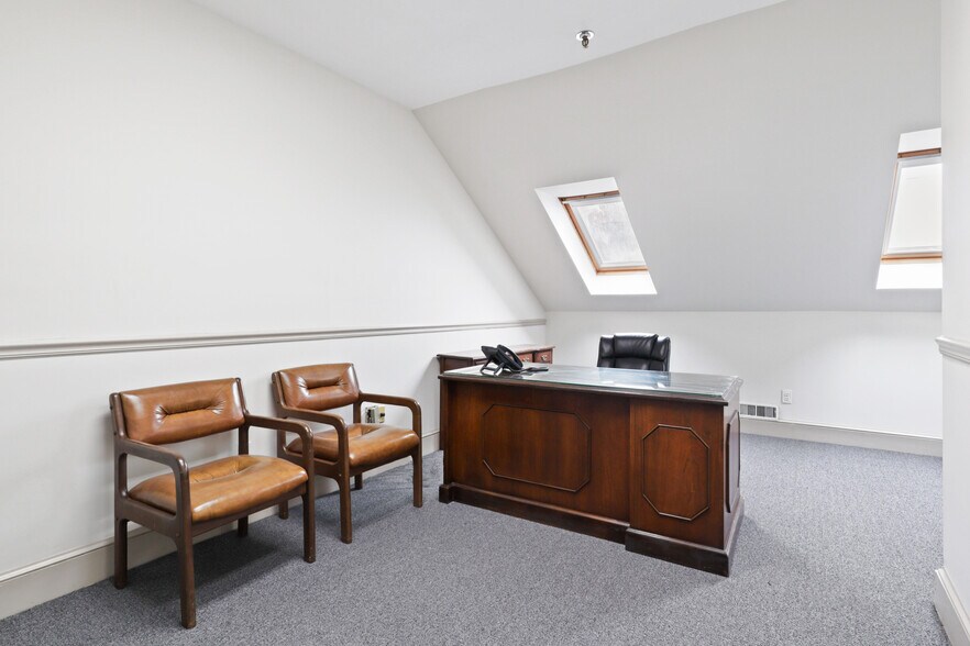 More Photos Of 115 Oronoco St, Alexandria Office For Lease