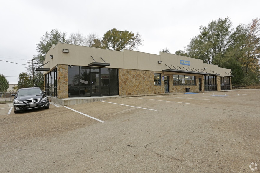 More Photos Of 513 Old Elkhart Rd, Palestine Freestanding For Sale