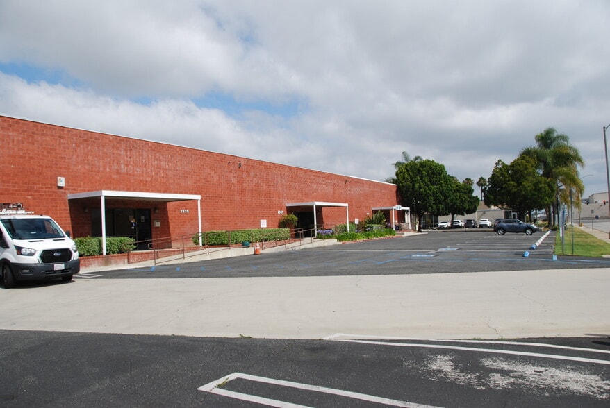More Photos Of 2935-2955 Redondo Ave, Long Beach Warehouse For Lease