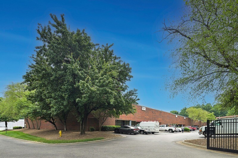More Photos Of 2233 Interstate North Dr, Charlotte Warehouse For Lease