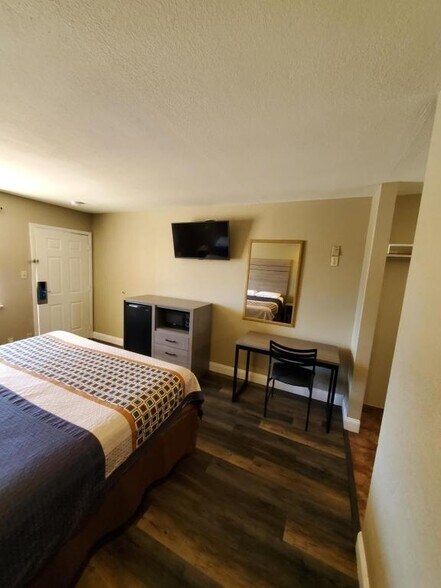 More Photos Of 909 S Frio St, San Antonio Hotel For Lease