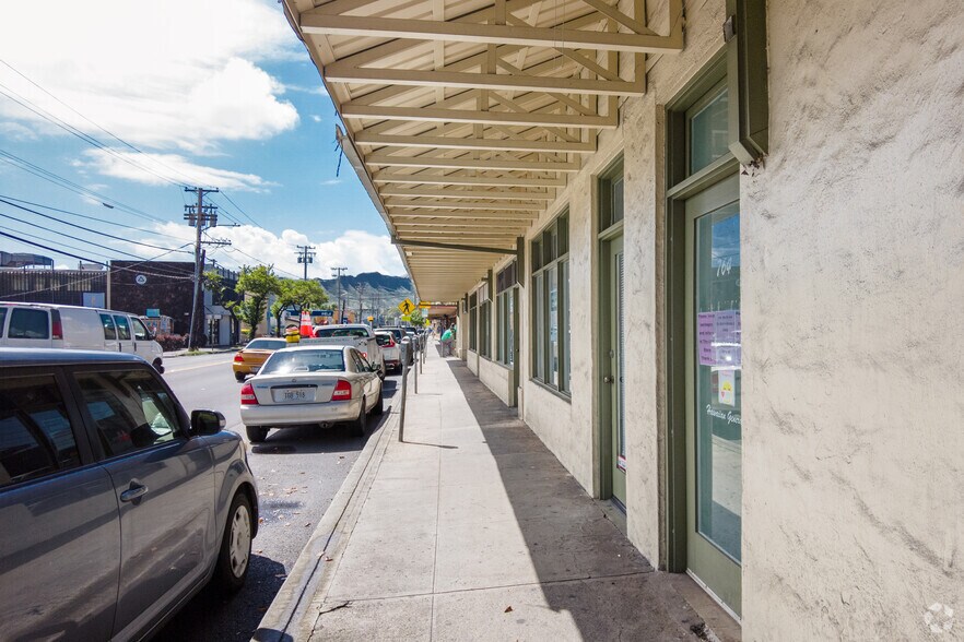 More Photos Of 766 Kapahulu Ave, Honolulu Storefront For Lease