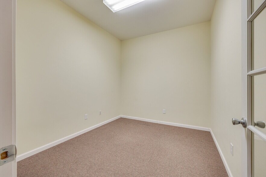 More Photos Of 3815 Highway 66 S, Rogersville Office For Lease