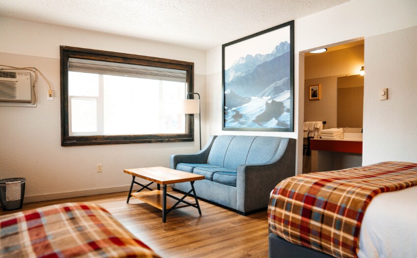 More Photos Of 525 W Rainbow Blvd, Salida Hotel For Sale