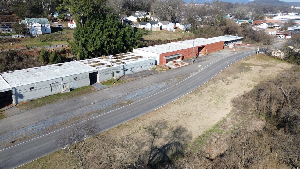 More Photos Of 414 3rd ave, Dalton Warehouse For Lease