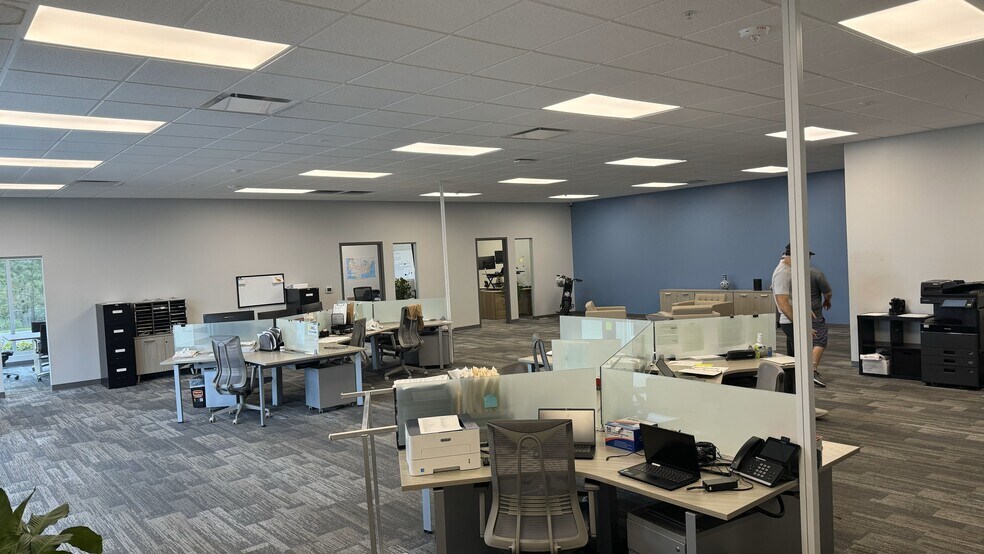 More Photos Of 5817 24th St E, Bradenton Warehouse For Lease