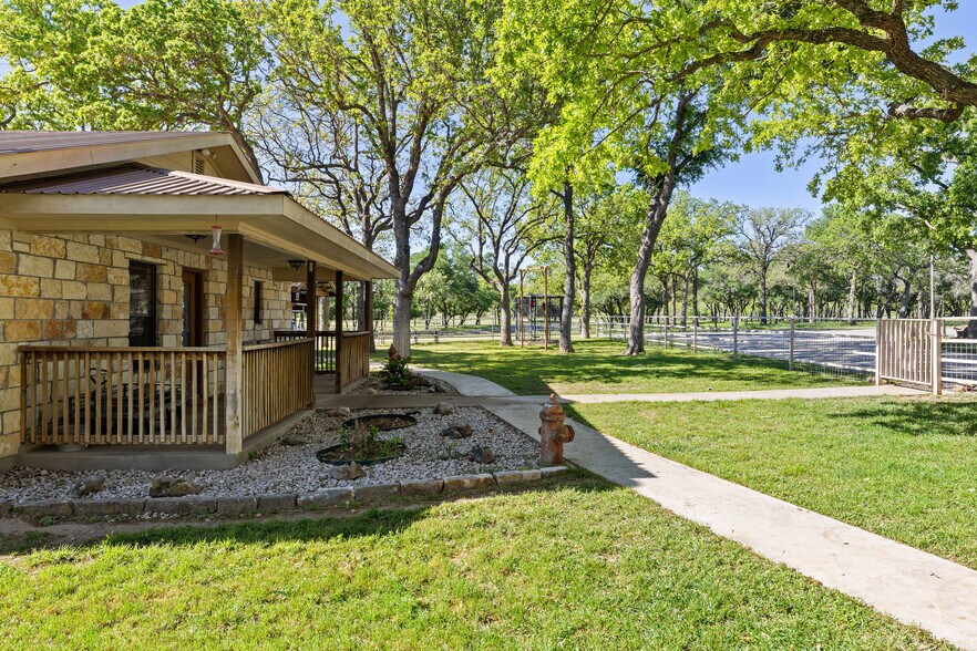 More Photos Of 13744 Us Highway 281 N, Round Mountain Flex For Sale