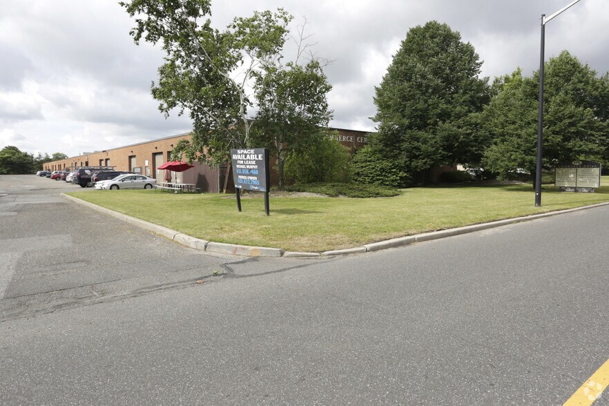 Primary Photo Of 175 Commerce Dr, Hauppauge Research And Development For Lease
