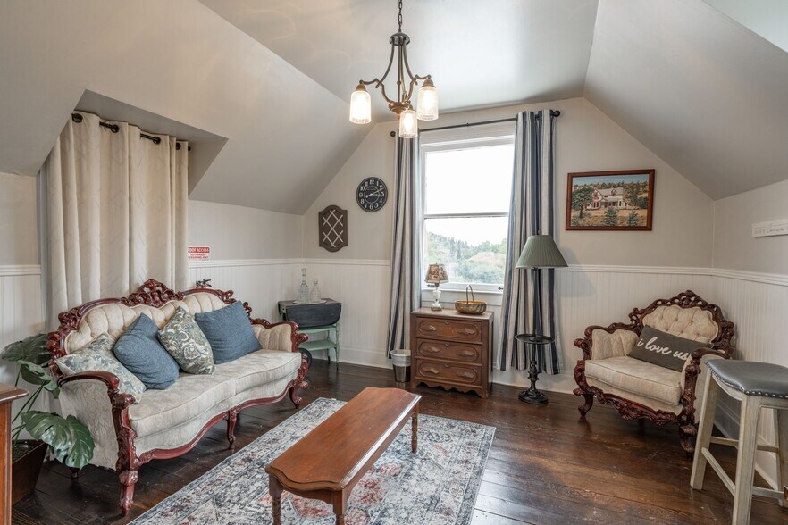 More Photos Of 2516 Willow Creek Rd, Prescott Freestanding For Sale