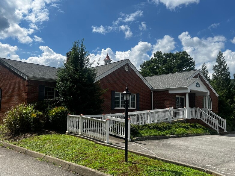 More Photos Of 5604 Starkey Rd, Roanoke Medical For Sale