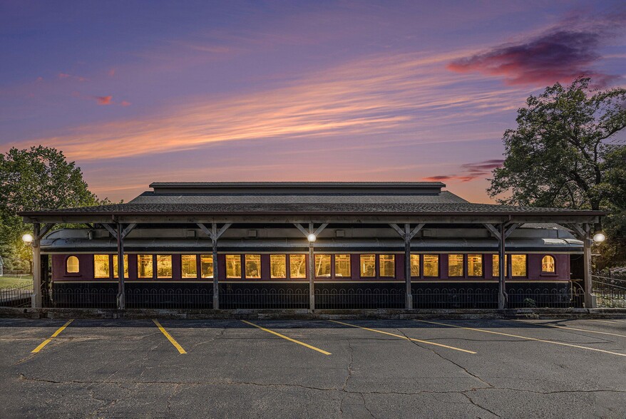 Primary Photo Of 6225 W D Ave, Kalamazoo Restaurant For Sale