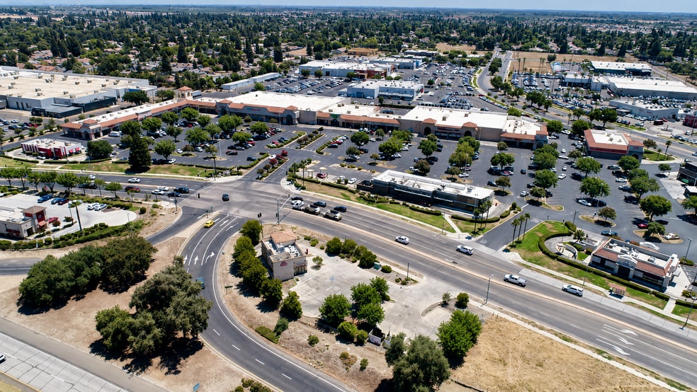 More Photos Of 1400 E Noble Ave, Visalia Fast Food For Sale