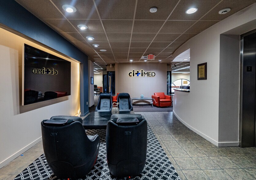 More Photos Of 152 Ne 167th St, Miami Office For Sale