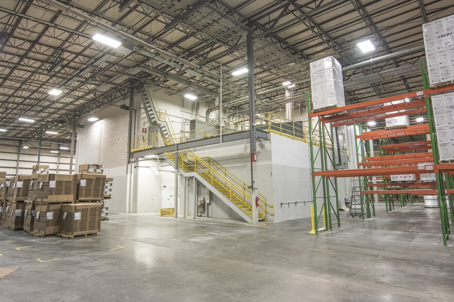 More Photos Of 100 Gardner Park, Peachtree City Warehouse For Lease