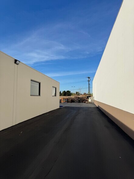 More Photos Of 1107 S Mountain Ave, Monrovia Manufacturing For Lease